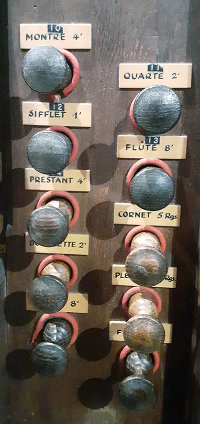 Les jeux de droite de l'orgue de Grignan