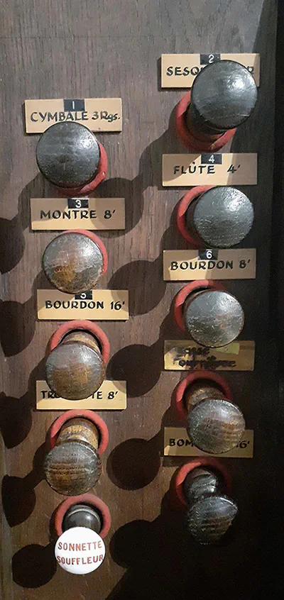 Les jeux de gauche de l'orgue de Grignan