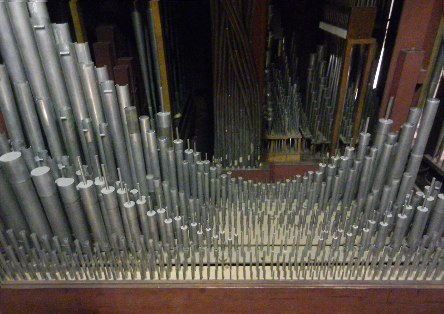 Les tuyaux du récit de l'orgue de Grignan